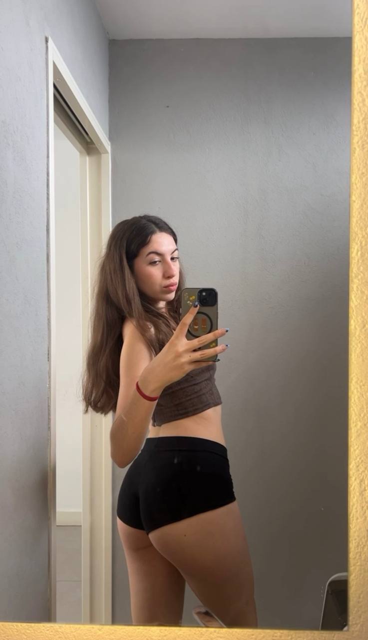 Amber in her underwear in Valencia