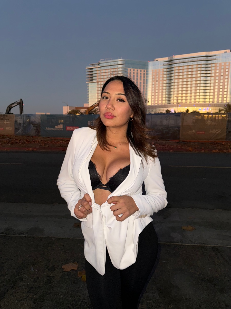 Take a pause and enjoy Ali Cruz — streaming from Valencia