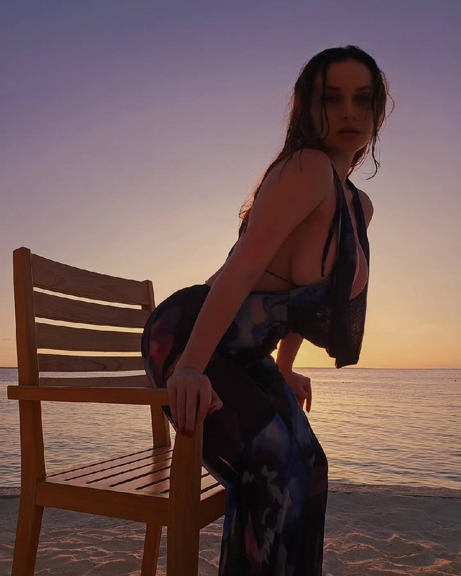 Sexy girl Miranda Faith nude in Valencia