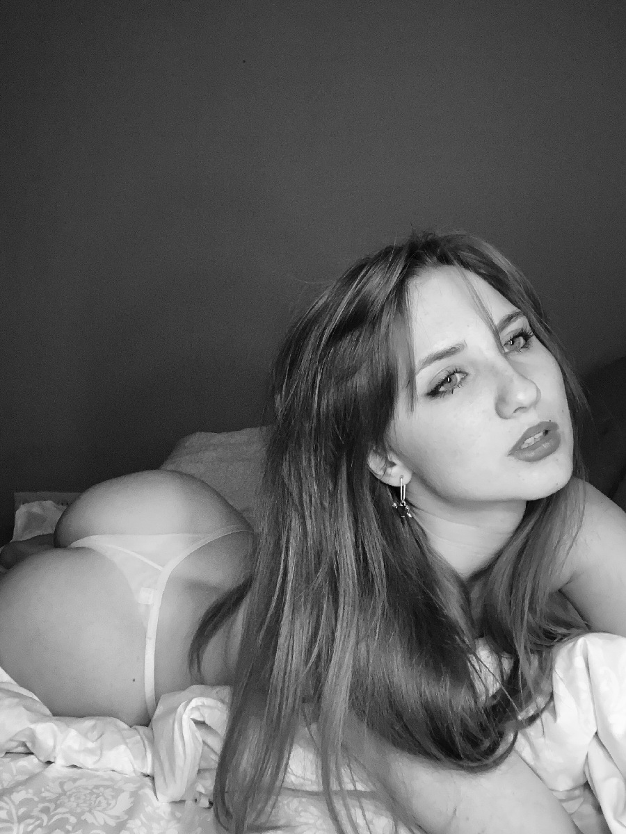 Take a pause and enjoy Nata nude — streaming from Valencia
