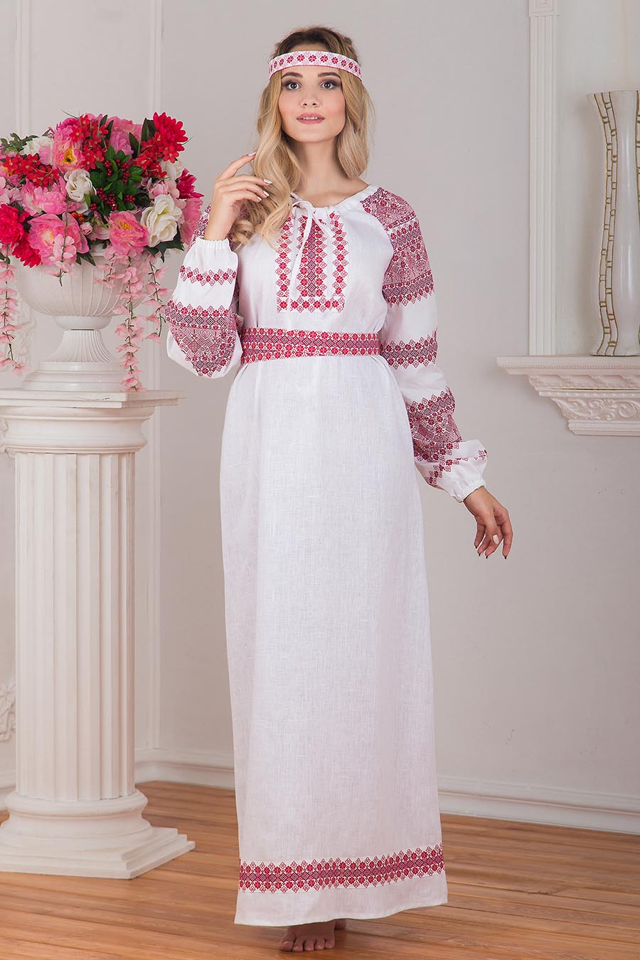 A playful frame from Women in Slavic costumes — online in Valencia