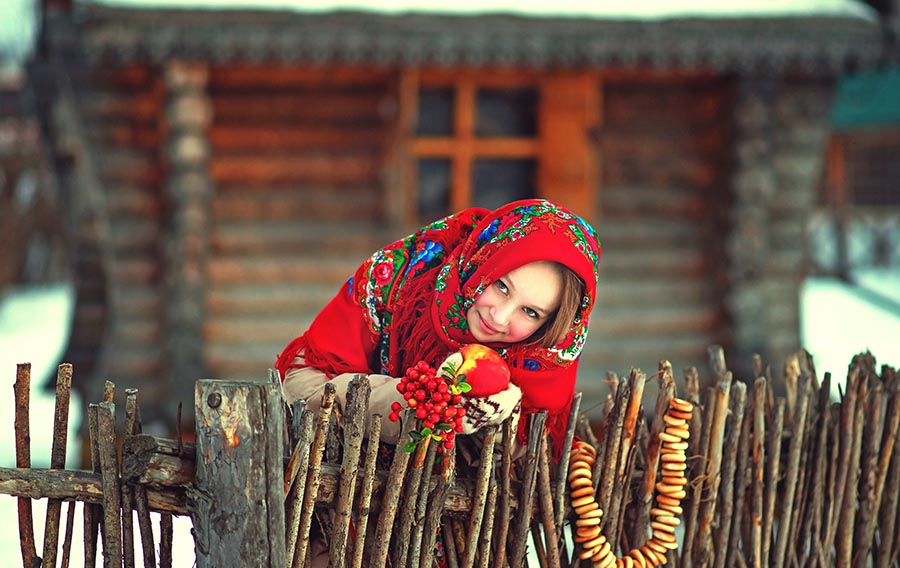 Sexy girl Women in Slavic costumes in Valencia
