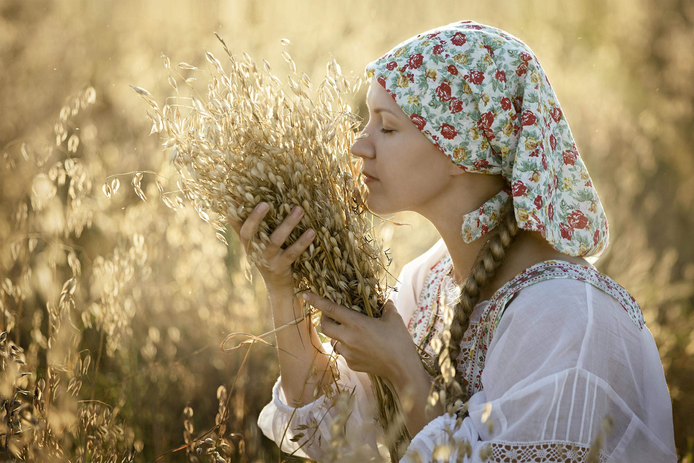 Photo Women in Slavic costumes in Valencia