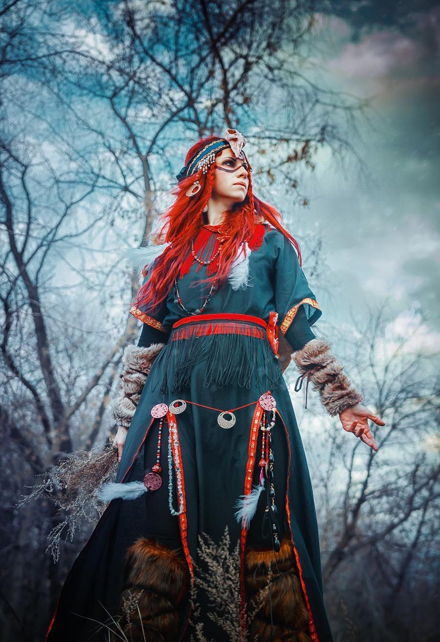 Take a pause and enjoy Girls in Slavic costumes — streaming from Valencia