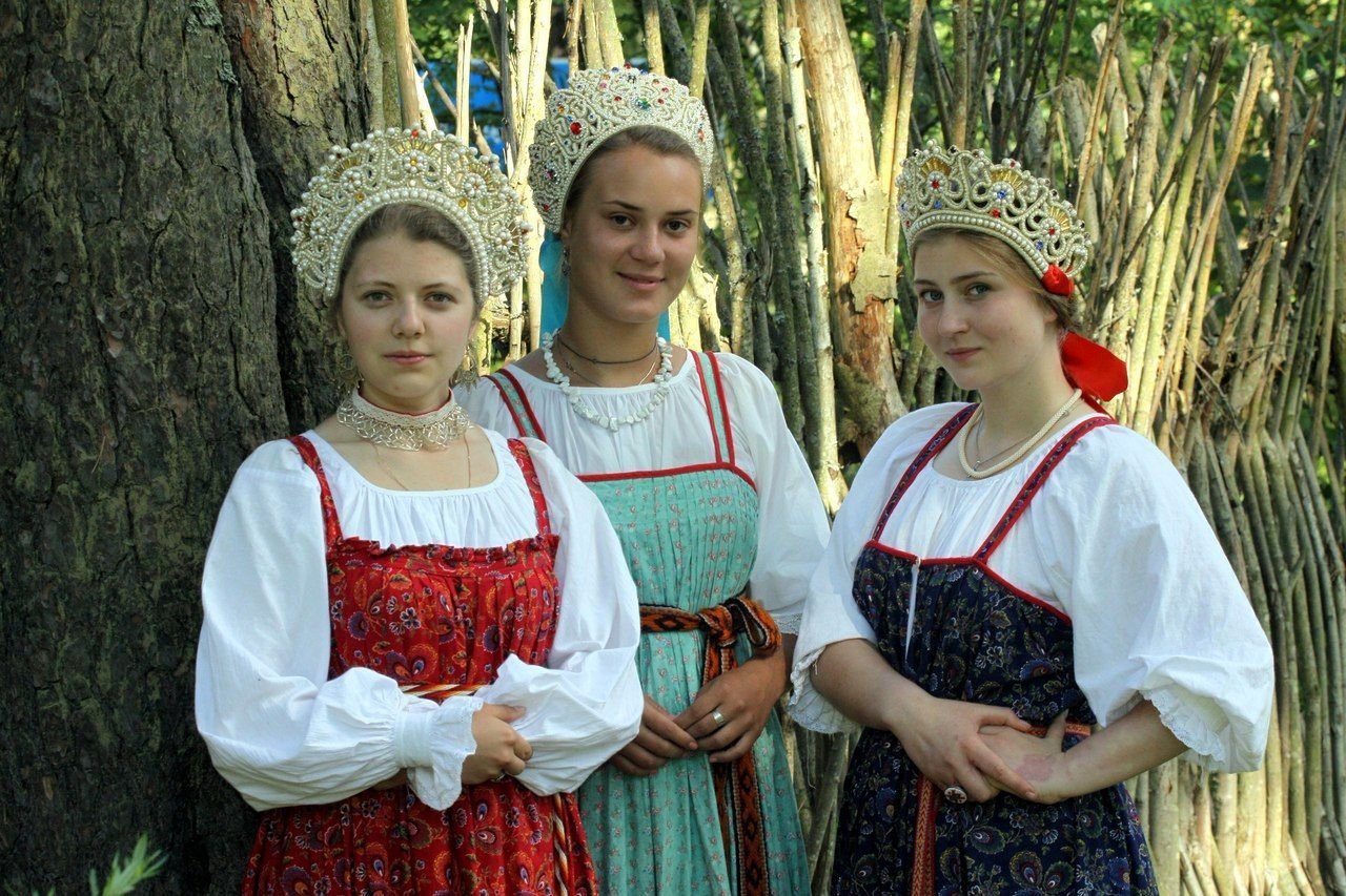 Sexy model Girls in Slavic costumes in Valencia