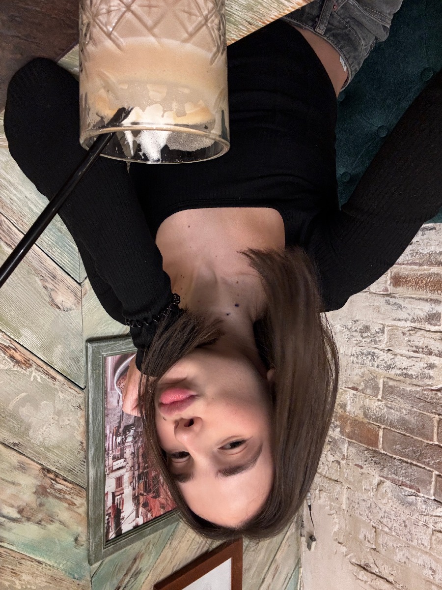 Fresh photos, fresh mood — Tina online in Valencia